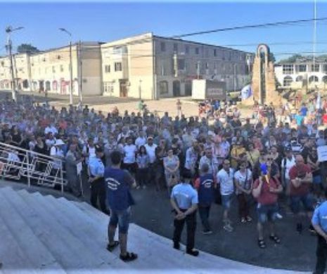 Se IntamplÄƒ Acum Protest In FaÅ£a PrimÄƒriei BacÄƒu Orasul Nu Are ApÄƒ PotabilÄƒ De Patru Zile Evenimentul Zilei