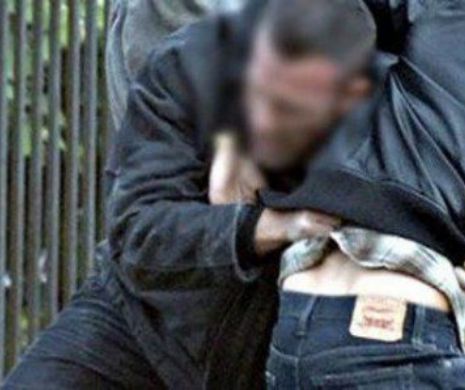 SNOPIT în BĂTAIE după ce IUBITA l-a ademenit cu o PARTIDĂ DE AMOR