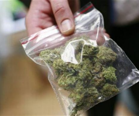 Tânăr cu droguri asupra sa, prins de jandarmi