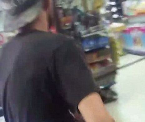 Un tânăr a mers la cumpărături cu ALIGATORUL! Ce i s-a îmtâmplat după aceea va ține minte toată viața