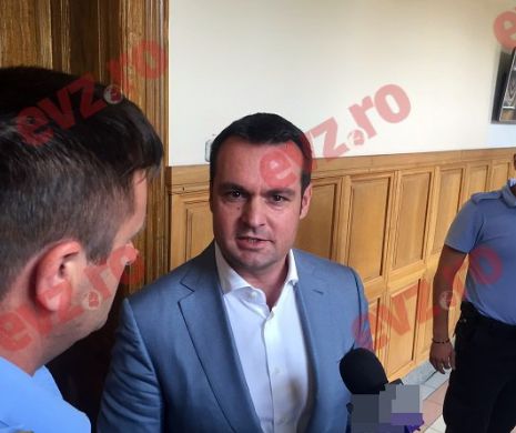 VIDEO INCREDIBIL! Ce a făcut primarul din Baia Mare, Cătălin Cherecheș la Tribunalul Cluj. Premiu pentru literatură...