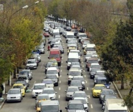ACCIDENT foarte GRAV pe DN1. Mai multe persoane au ajuns în STARE GRAVĂ la SPITAL. TRAFICUL este OPRIT COMPLET