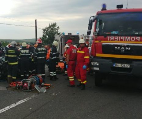 Accident TERIFIANT! O persoană a MURIT, alte CINCI sunt rănite GRAV. SMURD a intervenit de URGENȚĂ