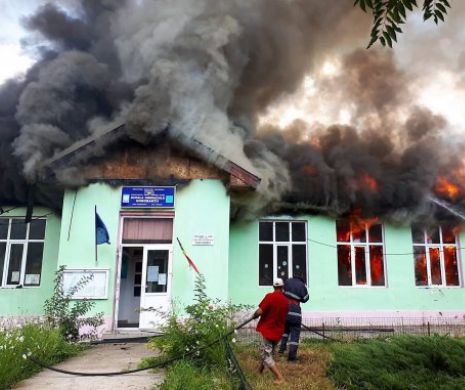 ALERTĂ la Tulcea. ARDE o ȘCOALĂ