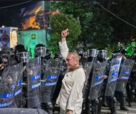 DEZVĂLUIRI GRELE din partea celui care a COORDONAT INTERVENȚIA JANDARMILOR. „Omul în alb” a intrat în PRIMPLAN