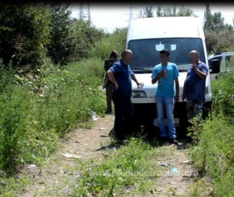 Două călăuze reținute pentru trafic de migranți
