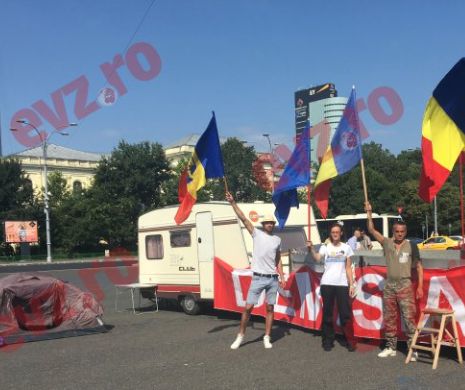 LIVE. Protestatarii, dezamăgiți că sunt prea puțini. Se strâng semnături pentru „PARTIDUL ALES DE DIASPORA”