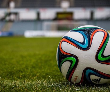 MĂCEL pe terenul de FOTBAL la un meci de FEMEI. Lovituri NĂUCITOARE - VIDEO
