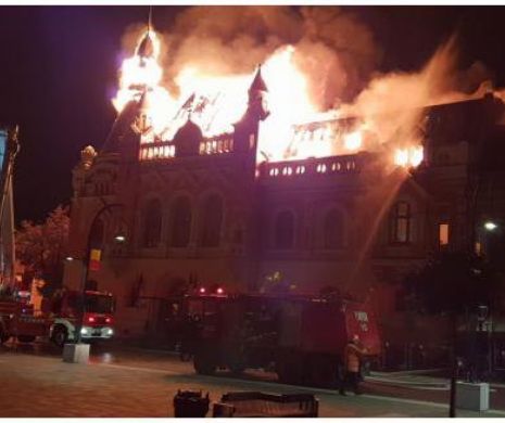 Palatul Episcopiei Greco–Catolice din Oradea, mistuit de flăcări. Clădirea nu era asigurată