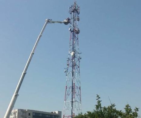 Protest pe stâlp dintr-un motiv ULUITOR. De ce a fost în stare un tânăr