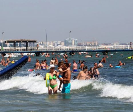 RECORD de TURIȘTI pe LITORAL în minivacanța de Sfânta Maria