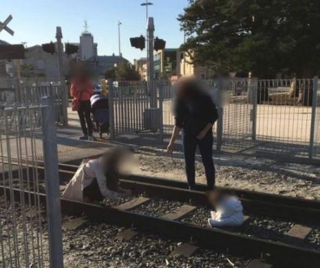 ȘI-A PUS COPILUL PE ȘINE. Cine este inconștienta care este mama micuțului? REVOLTĂ ÎN LANȚ