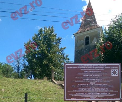Şi noi avem turnul din Pisa. Dar îl ţinem „secret”. Povestea fascinantă a turnului înclinat din localitatea sibiană Ruşi