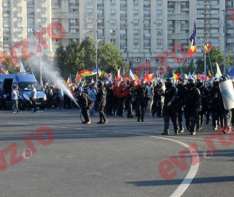 SOȚIA unui JADARM lansează un val de CRTICI EXTREM de DURE la adresa PROTESTATARILOR. „Sper să ajungeți sa beți cu paiul câte zile MIZERABILE mai aveți”