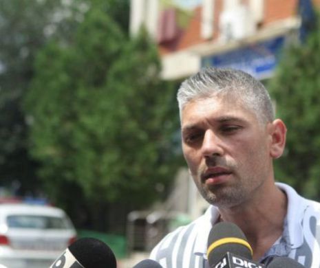Stăpânul PLĂCUȚELOR cu mesaj anti-PSD face plângere pentru discriminare. CINE l-a JIGNIT pe șofer
