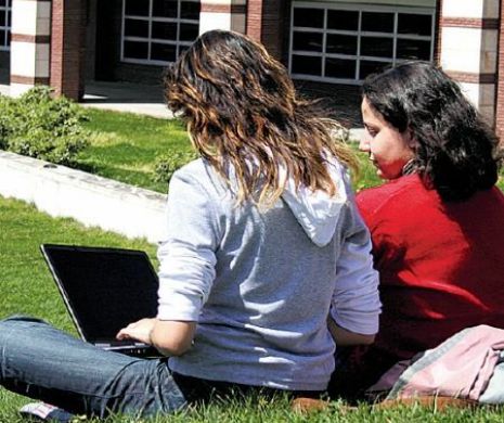 Telefoanele mobile, INTERZISE în şcoli şi licee