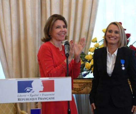 Andreea Esca a fost  DECORATĂ de Ambasadoarea Franţei în România cu „Chevalier de l'Ordre National du Mérite”