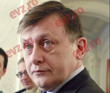 Crin Antonescu despre fotografiile făcute publice de Victor Ponta: „Apariţia unor fotografii nu înseamnă nimic decât o cădere în ridicol”