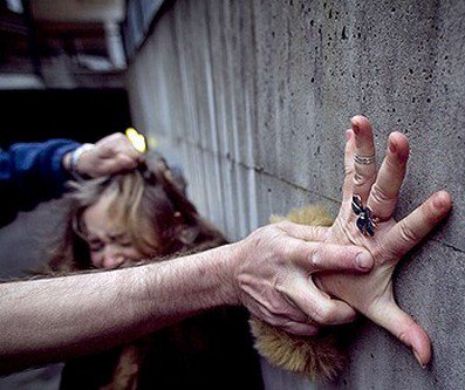 Eveniment groaznic la Botoşani! O elevă refuză să mai comunice după ce un profesor ar fi violat-o