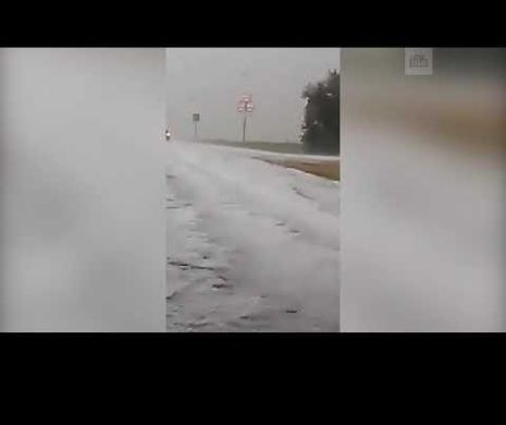 Iarnă la început de toamnă, în Rusia. Ninsoare la Kemerovo
