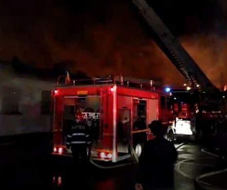 INCENDIU PUTERNIC într-un bloc din Iași! Un bărbat a fost găsit CARBONIZAT. DETALII ȘOCANTE de la fața locului