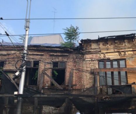 INCENDIU violent. Trei CASE s-au făcut SCRUM