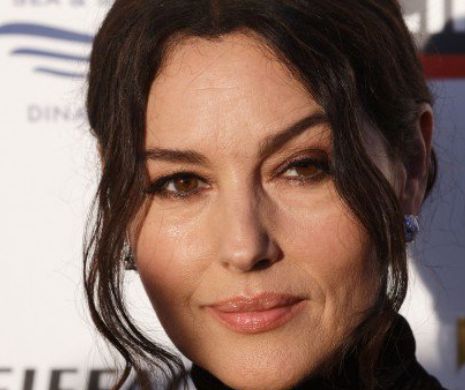 Monica Bellucci, în plin FARMEC al MATURITĂŢII, îşi sărbătoreşte ASTĂZI cei 54 de ani: Abia acum simt că trăiesc cu devărat. Bătrâneţea NU EXISTĂ