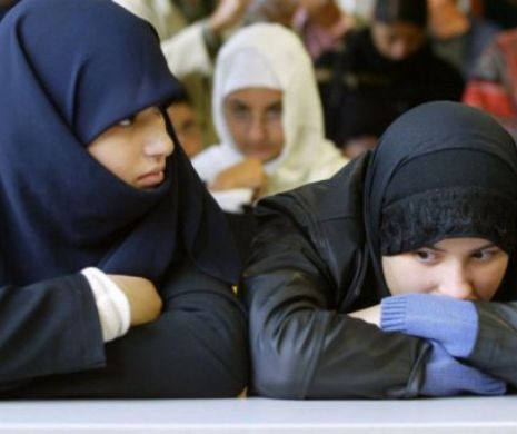 Raportul privind ISLAMUL din FRANŢA de pe masa lui MACRON