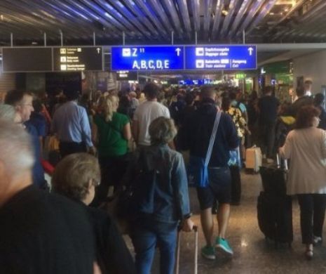 Români, BLOCAȚI de o ZI pe un aeroport din Paris! IGNORAȚI de COMPANIE, fără MÂNCARE, CAZARE și BĂUTURĂ