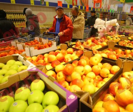 Situație INCREDIBILĂ la SUPERMAKET. Dați AFARĂ pentru că au VÂNDUT unui CLIENT toate MERELE