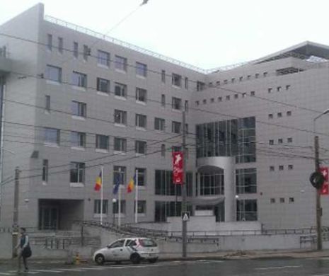 TRAGEDIA MOMENTULUI. S-a aruncat de la etajul 5