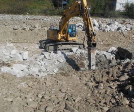 Dăncilă dă asigurări că lucrările de prevenţie a inundaţiilor deschise în judeţul Neamţ vor fi finalizate în acest an