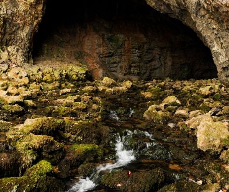 Drumul Sticlei, cu 1000 de ani înainte de Drumul Mătăsii. Comori antice fabuloase în Peştera Cioclovina