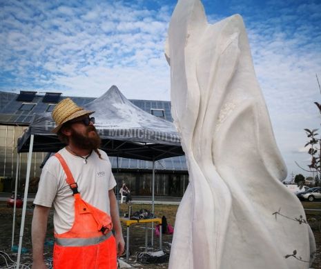 GALERIE FOTO IMPRESIONANTĂ. Mâinile artiștilor au dat viață pietrelor la Tabăra Națională de Sculptură Monumentala – România 100