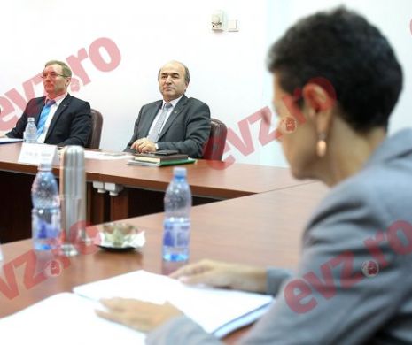 Schimb de mailuri între procurori şi USR. Toader: Legea nu permite
