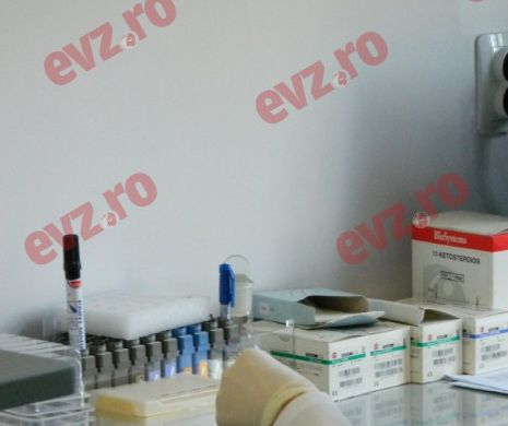 Biochimiştii, biologii şi chimiştii din laboratoarele medicale protestează în faţa Parlamentului. Salariile lor sunt de trei ori mai mici în comparaţie cu cele ale medicilor