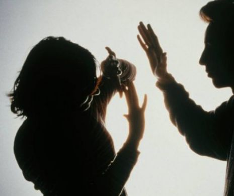 Culmea nedreptății! A fost ABUZATĂ zece ani de tatăl vitreg, iar acum riscă să fie condamnată la 20 de ani de închisoare. „Tânăra a făcut ce trebuia să facă!”. Povestea e îngrozitoare