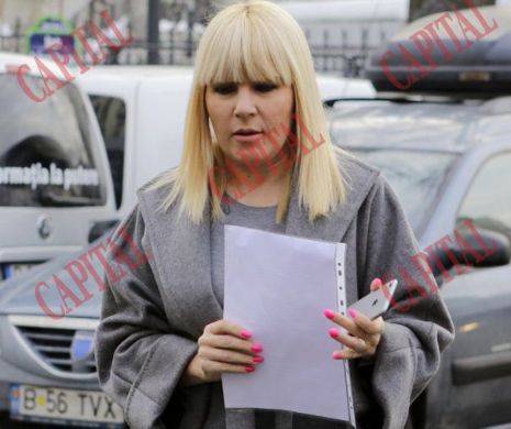 Impresionant!  Eva Maria SĂRUTATĂ tandru de mama ei, ELENA UDREA