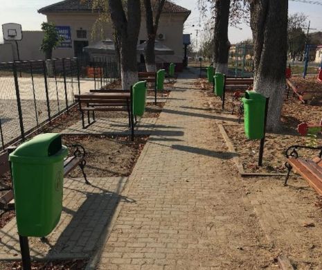 Parcul cu coșuri de gunoi din 2 în 2 metri