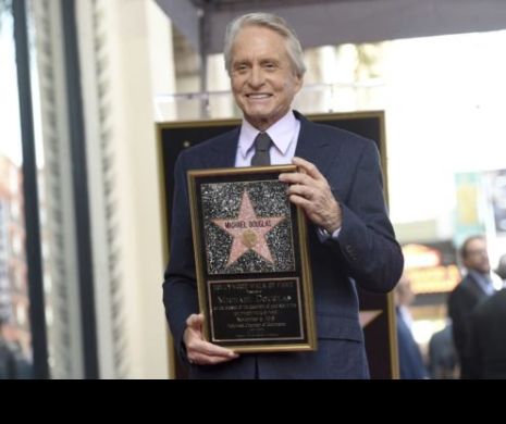 Steaua lui Michael Douglas pe Walk of Fame