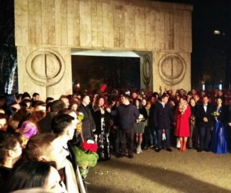 Căsătorii la Poarta Sărutului