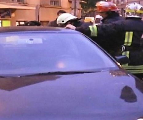 Copil de 1 an, autoblocat în mașină, scos de pompieri