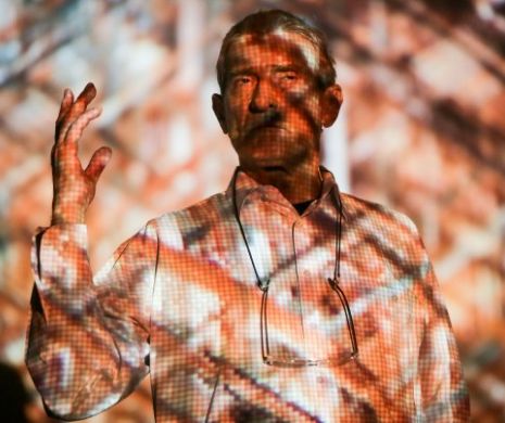 Doru Iosif se joacă de-a cuvintele la TNTm. ALFABET POETIC, ultima premieră din 2018 pe scena timișoreană