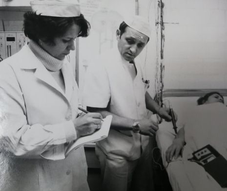 EROII DIN UMBRĂ. El este medicul care A SALVAT RĂNIȚII DE LA REVOLUȚIE! A scăpat ca prin minune de GLOANȚE