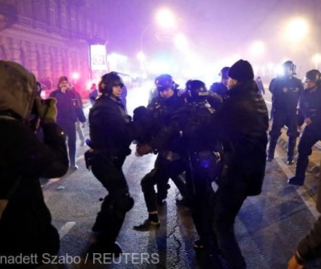 Gaze lacrimogene și în Ungaria la manifestațiile împotriva ”legilor sclaviei”