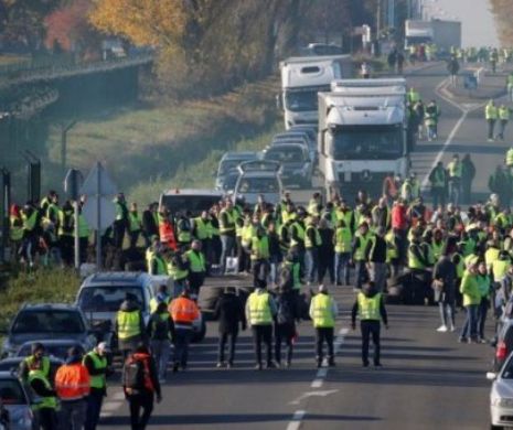 HAOS în FRANȚA. AU ieșit din NOU în STRADĂ. CETĂȚENII s-au SĂTURAT