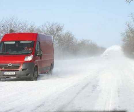 Haos pe şosele. Patru drumuri naţionale cu circulaţia OPRITĂ