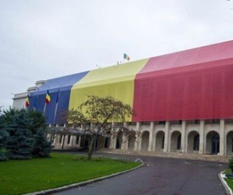 În timp ce toată lumea petrece, la Guvern se întâmplă ceva inedit. Cei care sunt în Piața Victoriei vor putea vedea asta