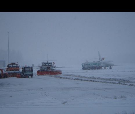 O FURTUNĂ puternică a paralizat TRAFICUL aerian în SUA. Sute de ZBORURI au fost ANULATE