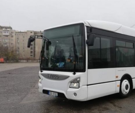 Plata călătoriei cu transportul în comun în Bucureşti s-ar putea face, de la anul, direct cu cardul bancar